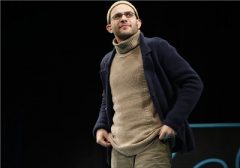 به صلح احترام میگذارم اما اگر جنگ شود به جبهه میروم به صلح احترام میگذارم اما اگر جنگ شود به جبهه میروم