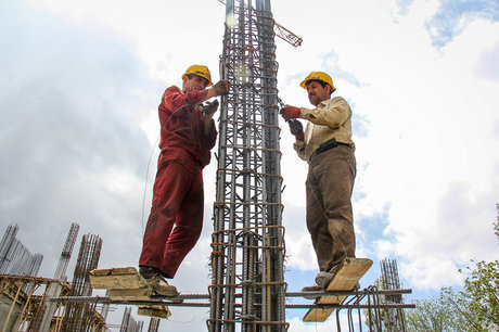 کارگران ساختمانی برای بیمه ثبتنام کنند کارگران ساختمانی برای بیمه ثبتنام کنند