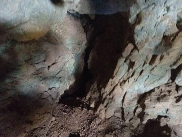 کشف تونل ورود به قلعه رودخان کشف تونل ورود به قلعه رودخان