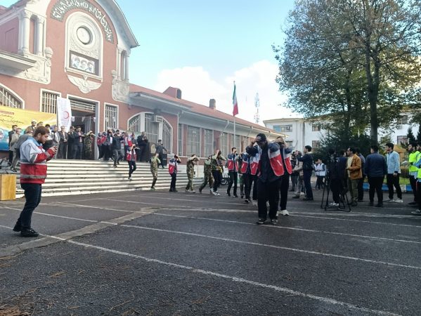 تمرین مهارت مقابله با زلزله و بلایای طبیعی درمدارس گیلان تمرین مهارت مقابله با زلزله و بلایای طبیعی درمدارس گیلان