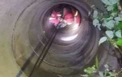 نجات مردی از چاه نیمه عمیق در رشت نجات مردی از چاه نیمه عمیق در رشت