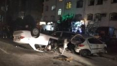 واژگونی سمند پس از برخورد با ۲ خودروی دیگر در رشت