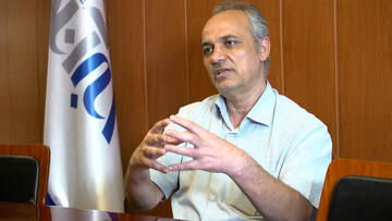 با بیاعتبار کردن دولت پزشکیان برای قبضۀ دستگاه اجرایی توسط خود زمینهسازی می کنند با بیاعتبار کردن دولت پزشکیان برای قبضۀ دستگاه اجرایی توسط خود زمینهسازی می کنند