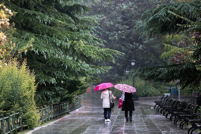 پیش‌بینی بارش باران در استان‌های نوار شمالی/  مواج بودن دریای خزر طی ۵ روز آتی