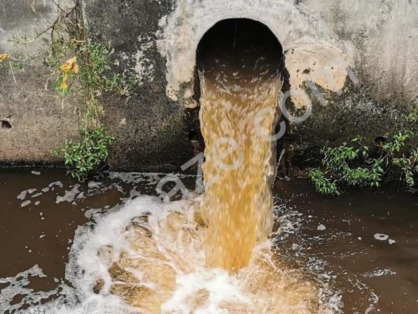 بوی فاضلاب در شهر جولان می دهد بوی فاضلاب در شهر جولان می دهد